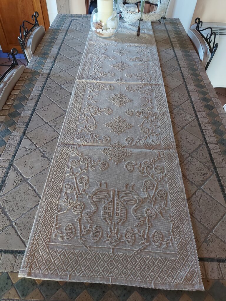 STRISCIA CENTRO TAVOLO CM 45X180 GIGLI E PAVONI