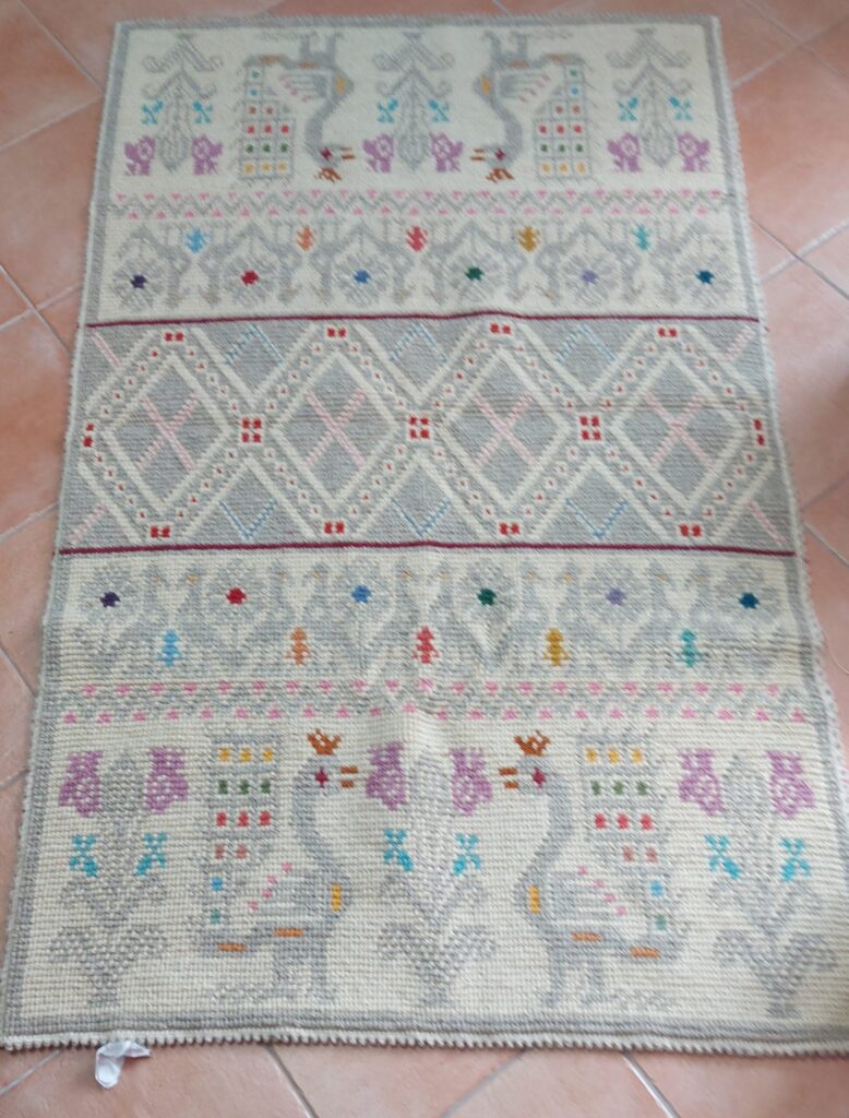 TAPPETO PUNTO PIENO IN LANA E COTONE PAVONI E ROMBO A 4 GRIGIO CM 90X175